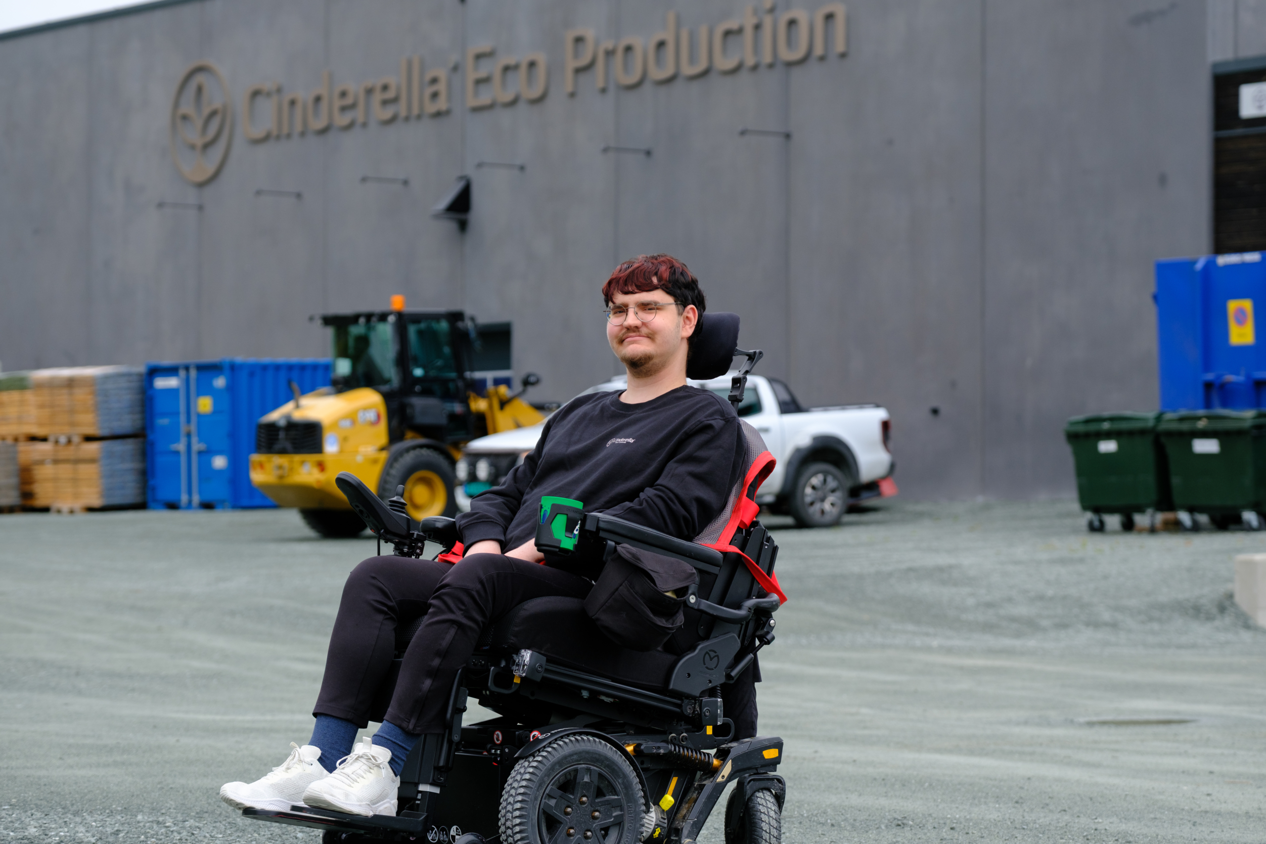 Ole Eskil Thorstensen foran Cinderella fabrikken